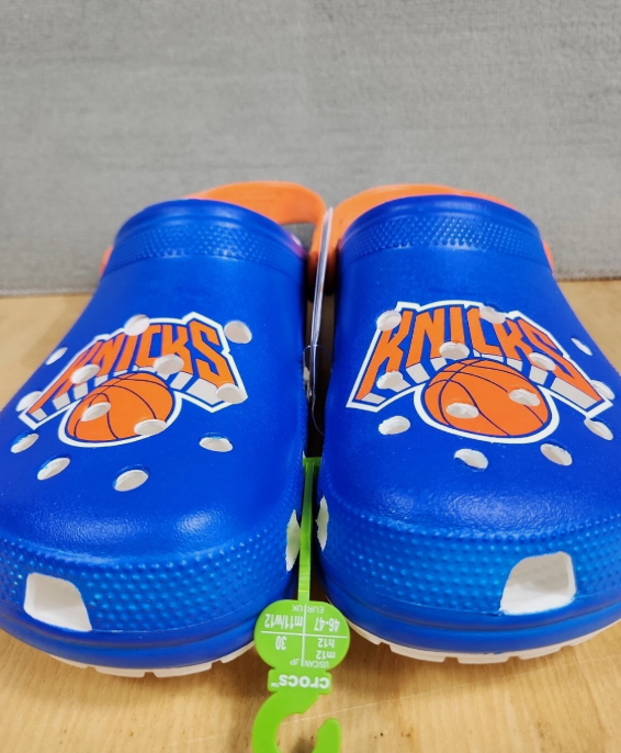 Crocs NBA New York Knicks Classic Clogs Mens  Basketball